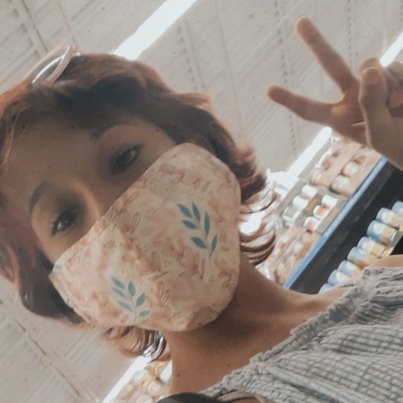 Meet your Posher, Michelle - Picture 2 of 2